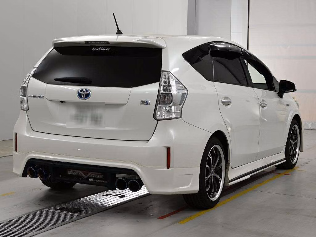 TOYOTA PRIUS ALPHA