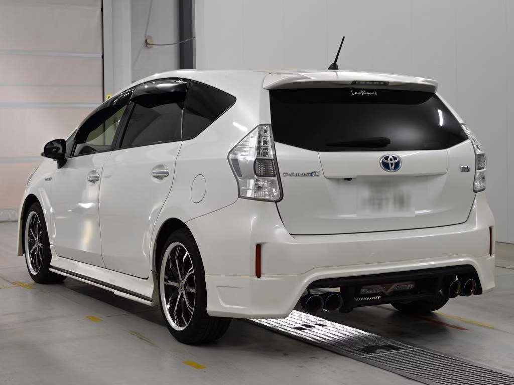 TOYOTA PRIUS ALPHA
