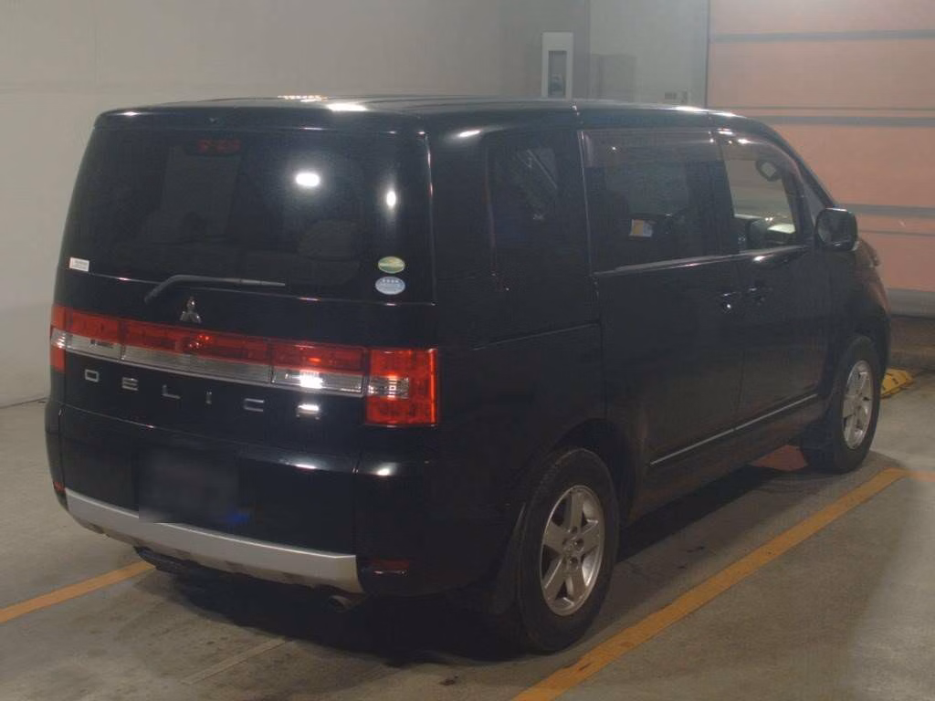 MITSUBISHI DELICA D:5
