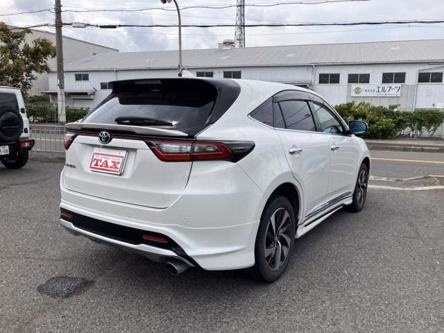 TOYOTA HARRIER