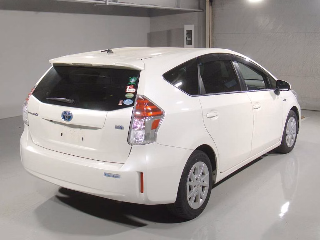 TOYOTA PRIUS ALPHA