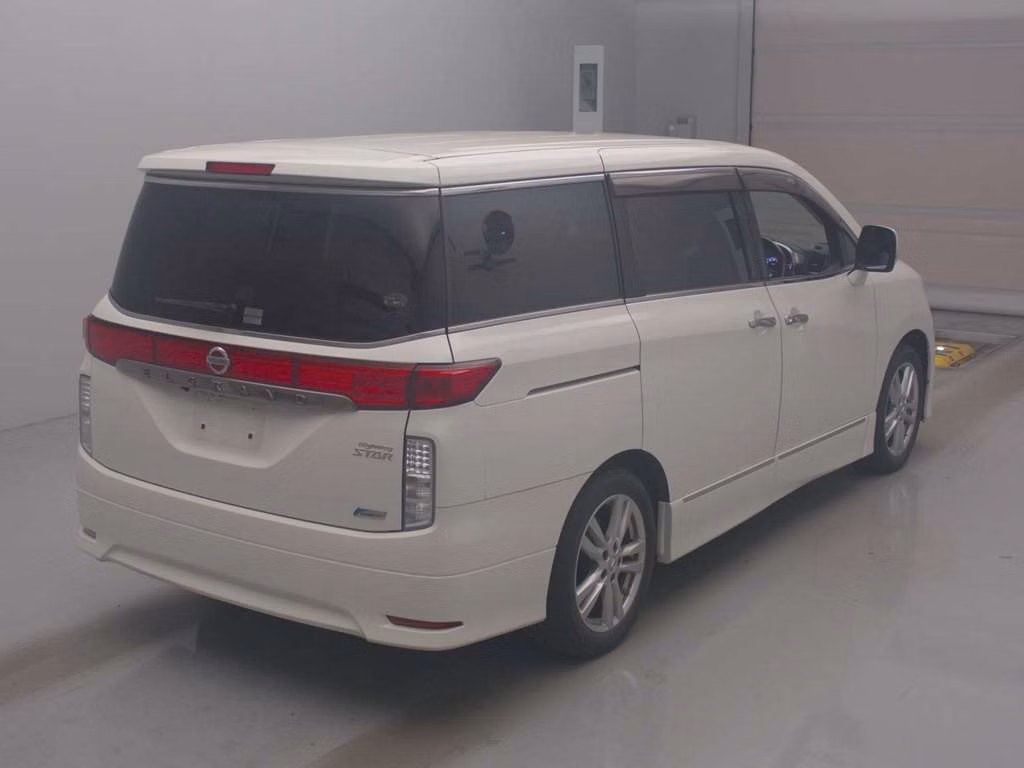 NISSAN ELGRAND
