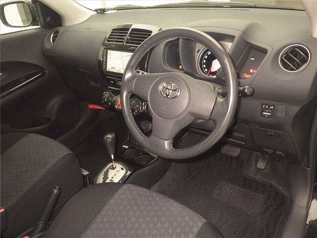 TOYOTA IST