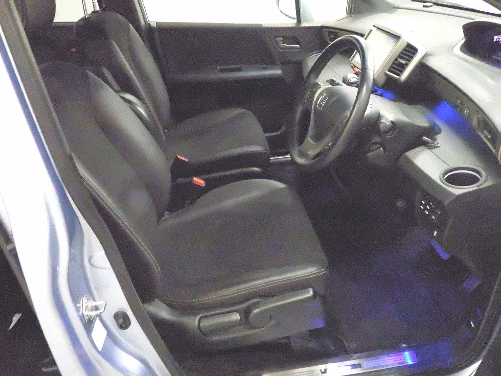 HONDA FREED SPIKE