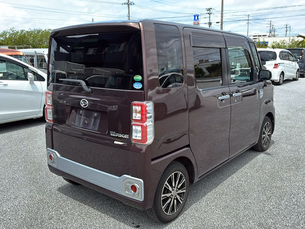 DAIHATSU WAKE