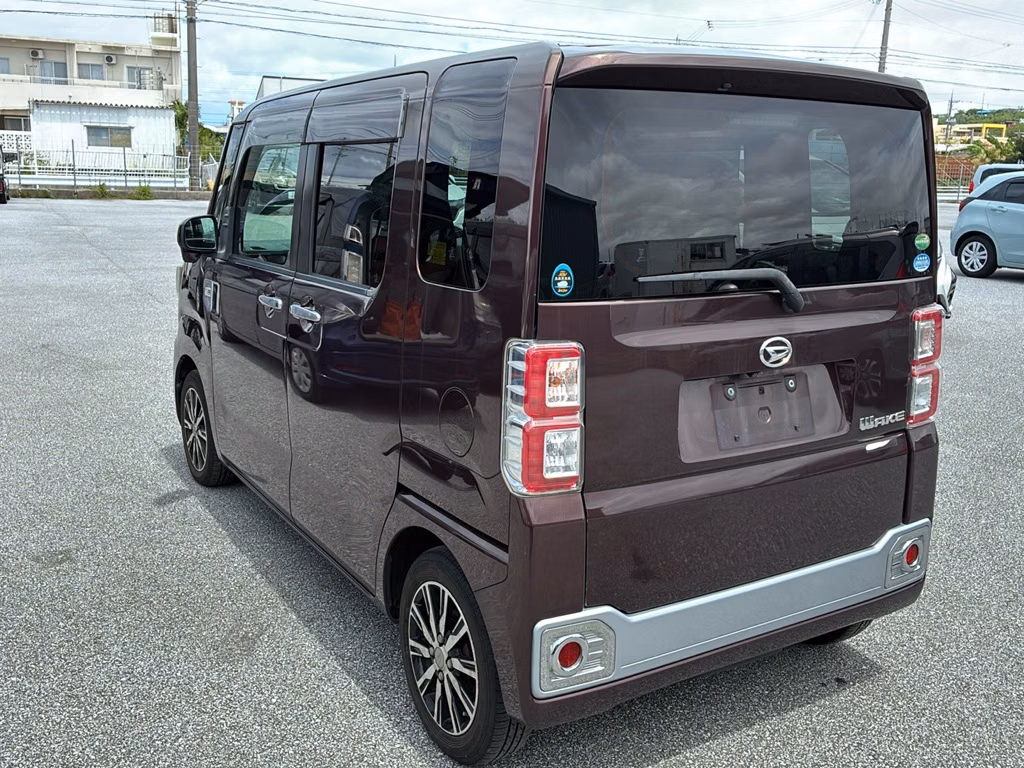 DAIHATSU WAKE
