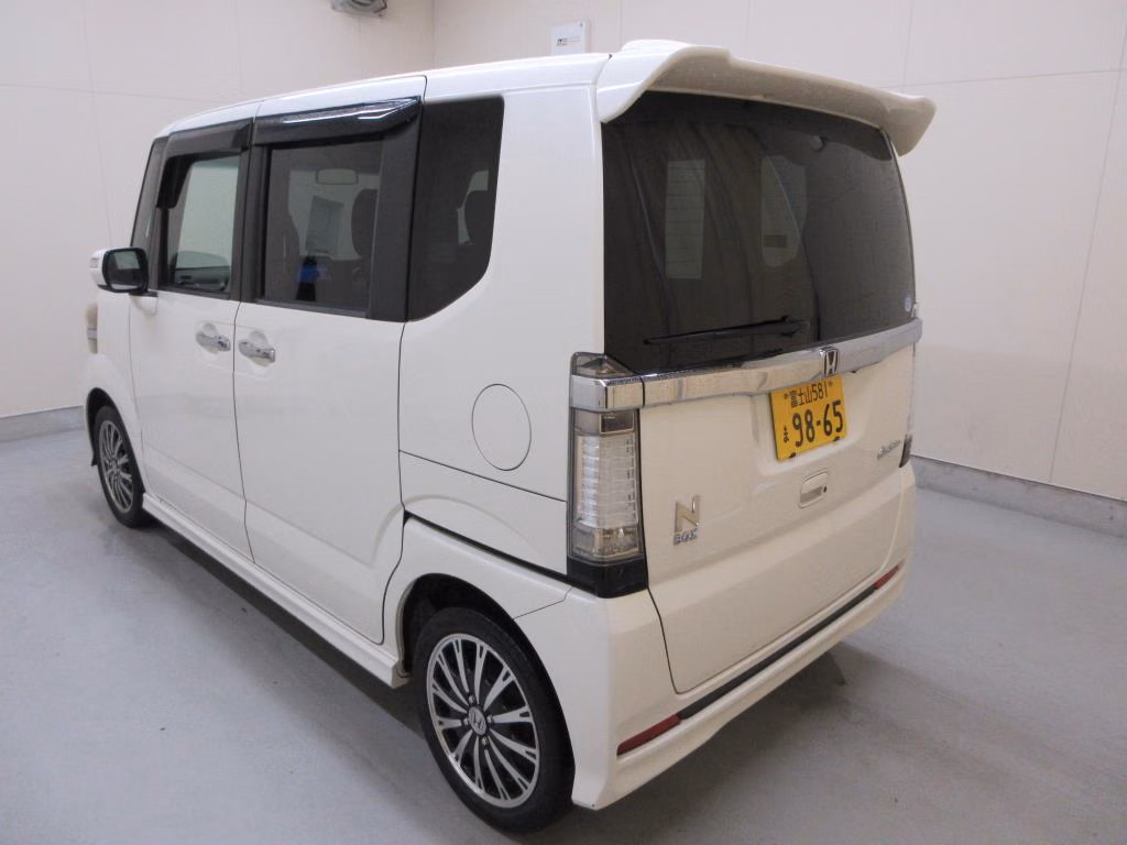 HONDA N-BOX