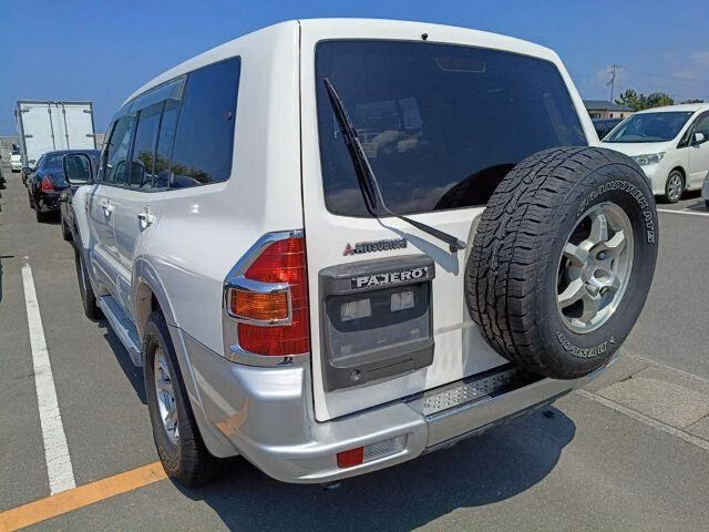 MITSUBISHI PAJERO