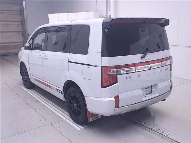 MITSUBISHI DELICA D:5