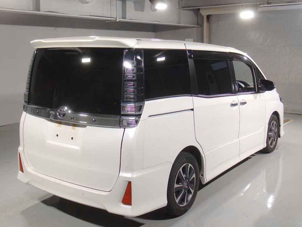 TOYOTA VOXY