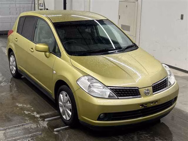 NISSAN TIIDA