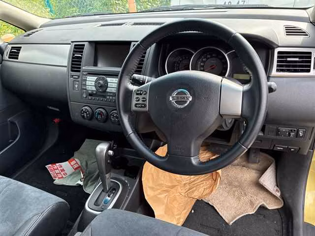 NISSAN TIIDA