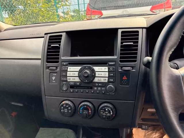 NISSAN TIIDA