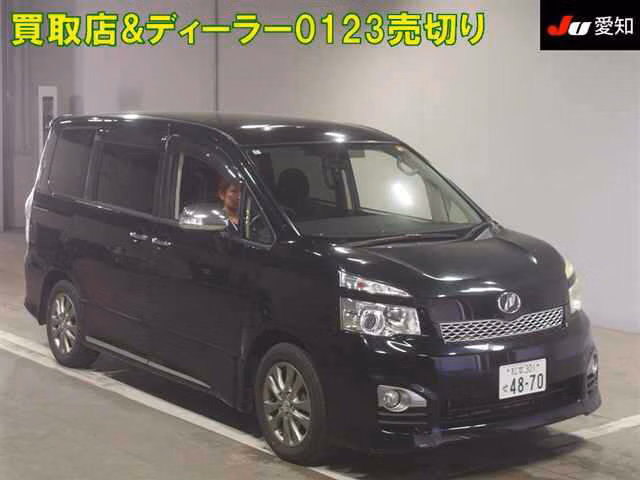 TOYOTA VOXY