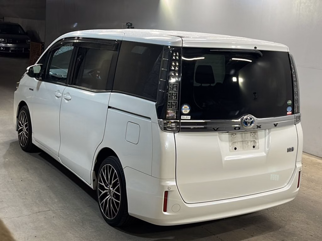 TOYOTA VOXY