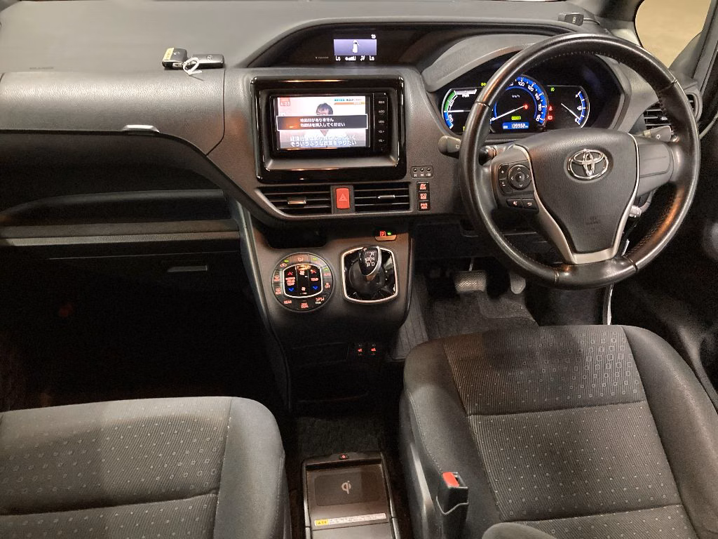 TOYOTA VOXY