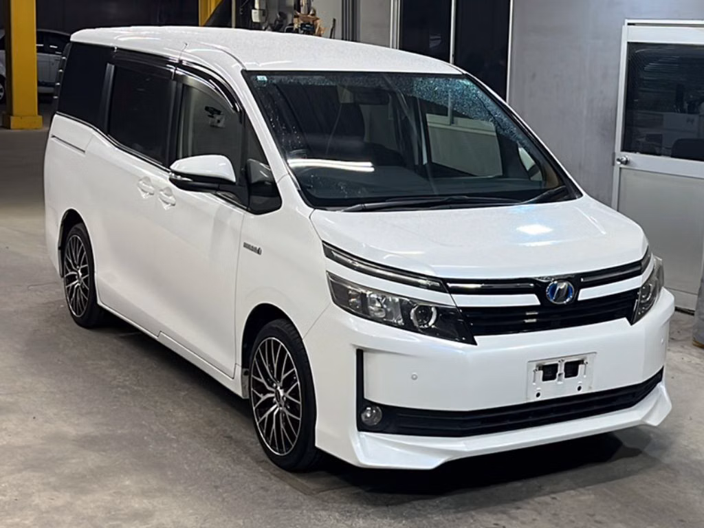 TOYOTA VOXY