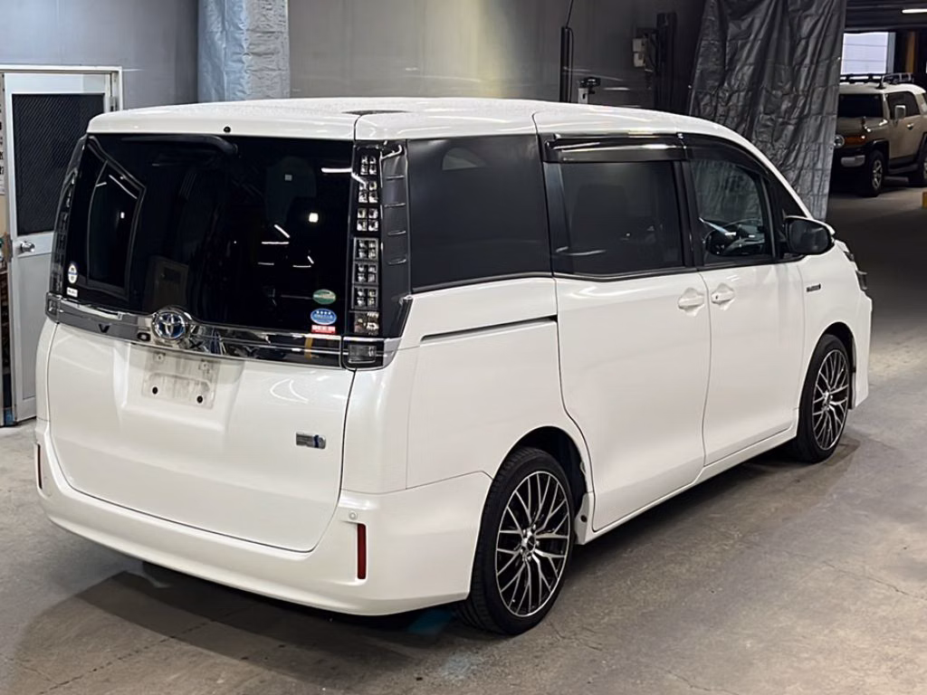 TOYOTA VOXY