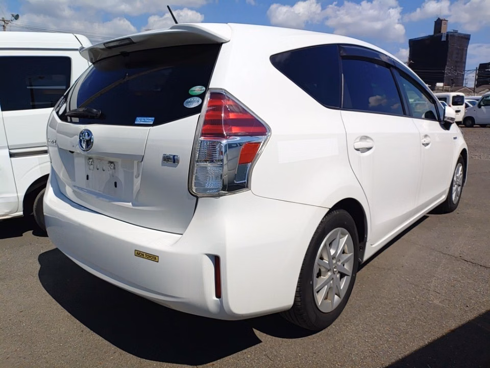TOYOTA PRIUS ALPHA