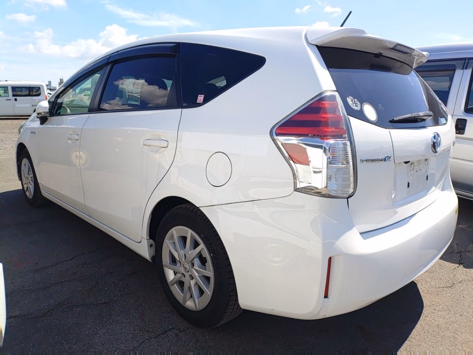 TOYOTA PRIUS ALPHA
