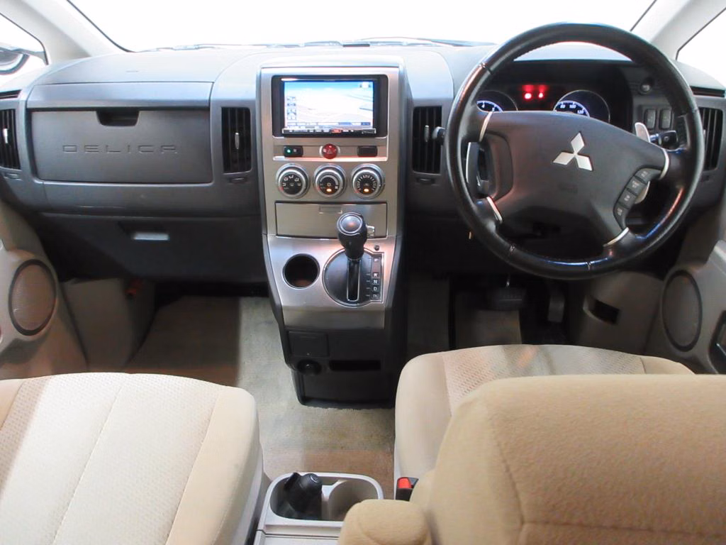MITSUBISHI DELICA D:5
