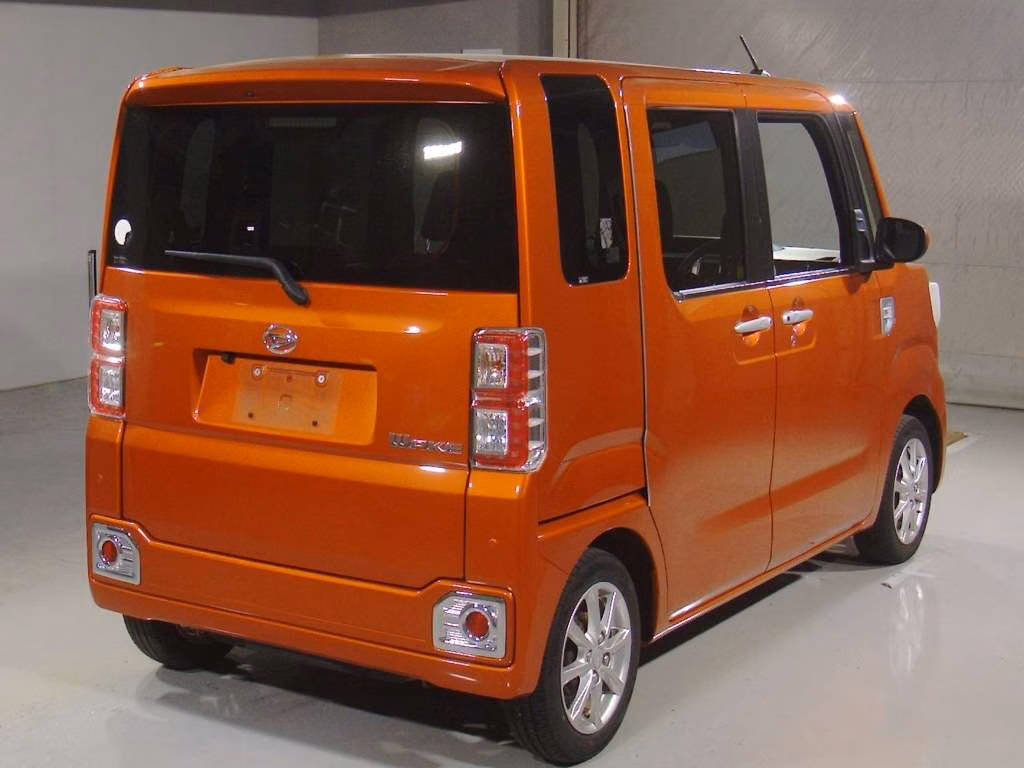 DAIHATSU WAKE