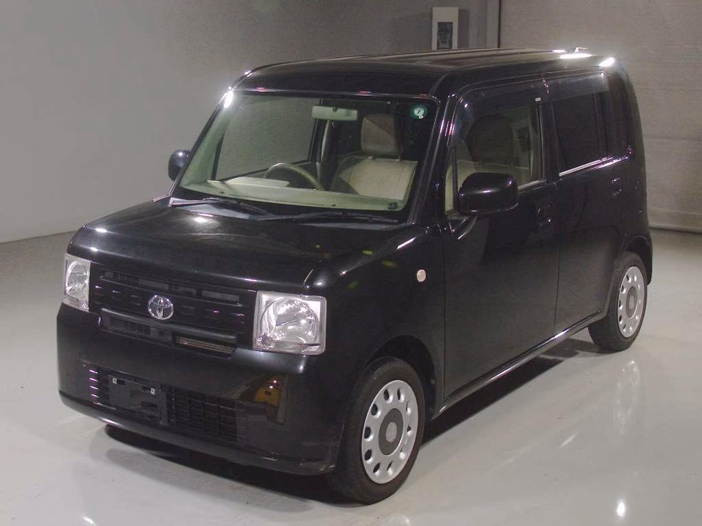 TOYOTA PIXIS SPACE