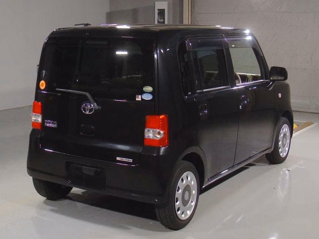 TOYOTA PIXIS SPACE