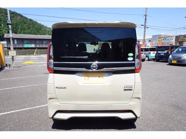 NISSAN ROOX