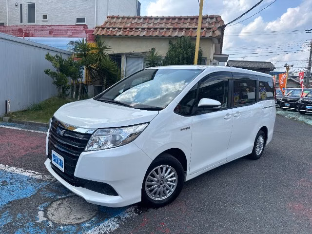 TOYOTA NOAH