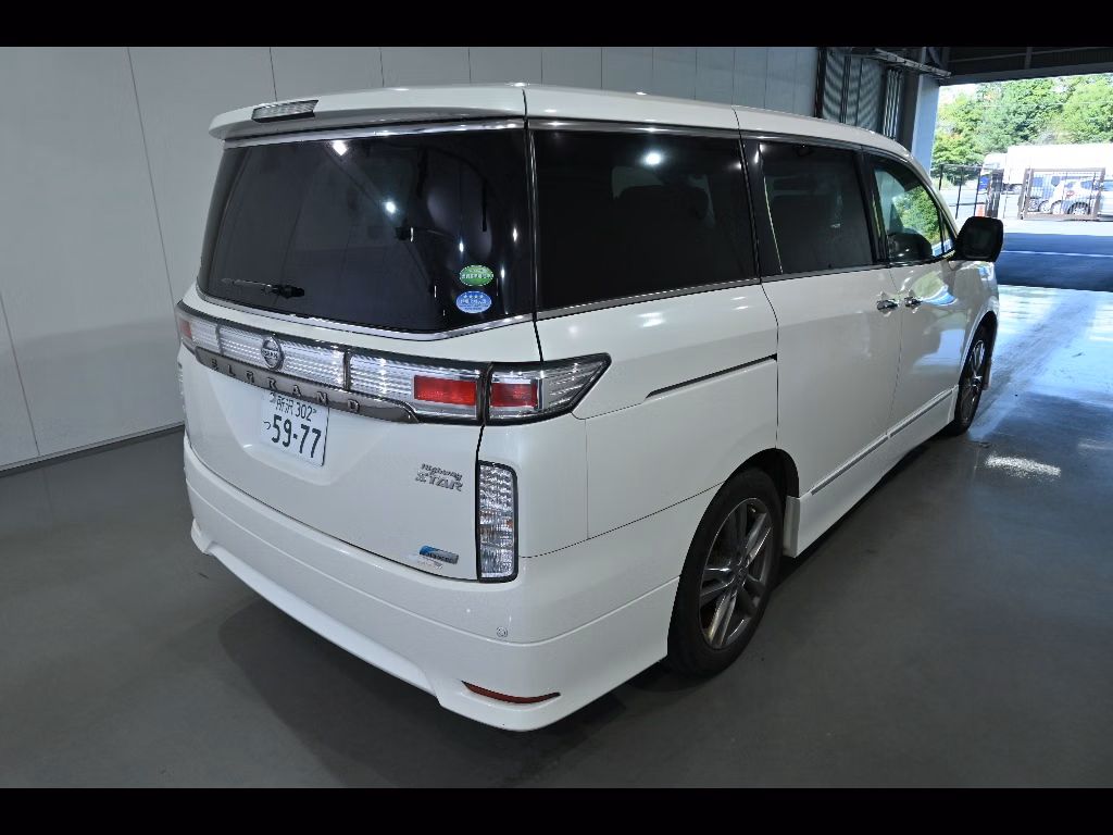 NISSAN ELGRAND