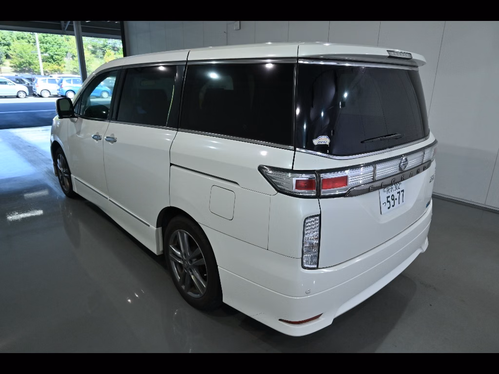 NISSAN ELGRAND
