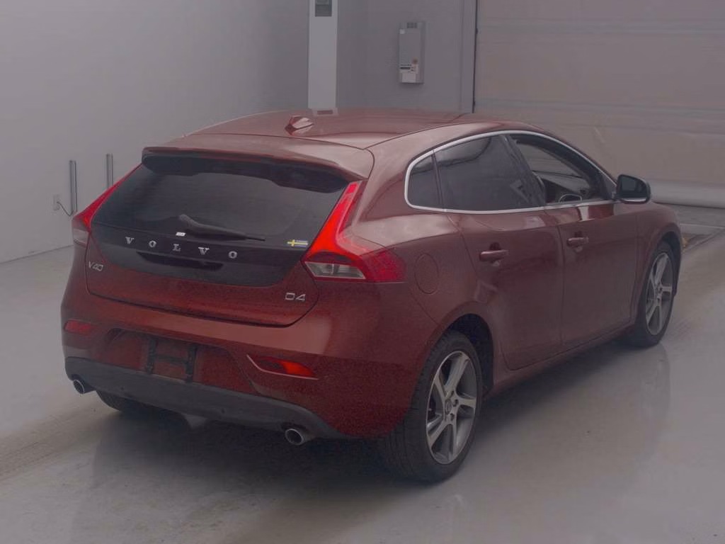 VOLVO V40