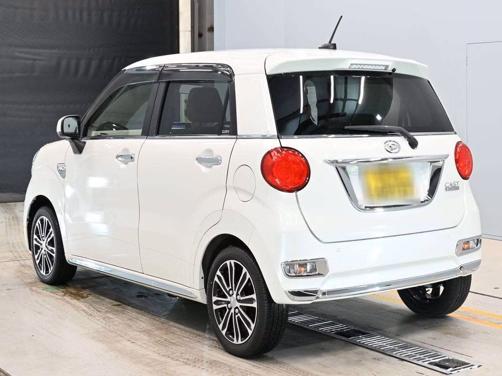 DAIHATSU CAST