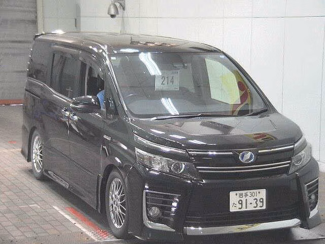 TOYOTA VOXY