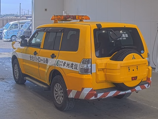 MITSUBISHI PAJERO