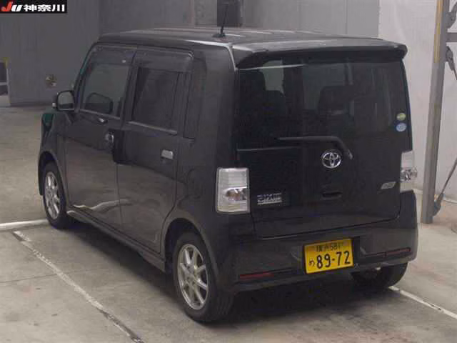 TOYOTA PIXIS SPACE