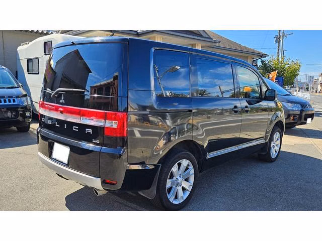 MITSUBISHI DELICA D:5