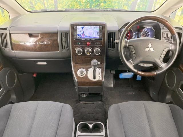 MITSUBISHI DELICA D:5