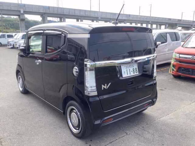 HONDA N-BOX SLASH