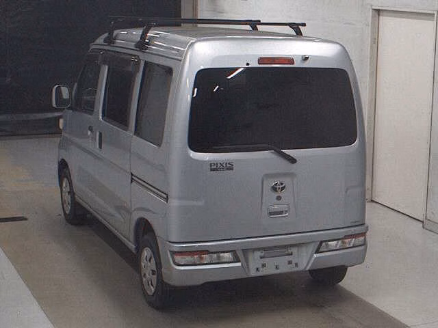 TOYOTA PIXIS VAN