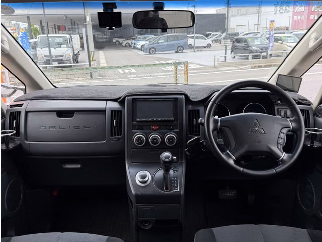MITSUBISHI DELICA D:5