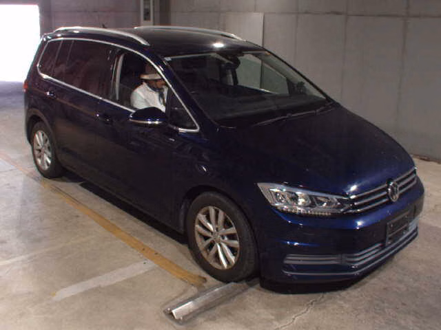 VOLKSWAGEN TOURAN