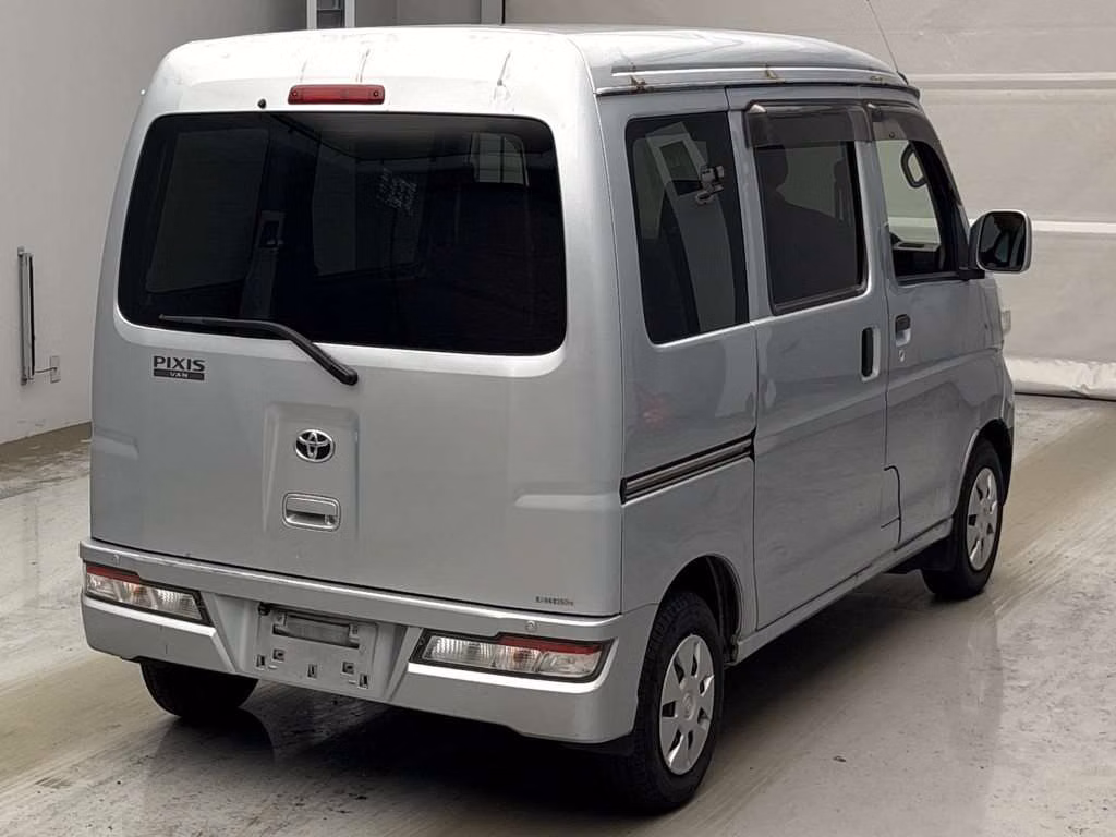 TOYOTA PIXIS VAN
