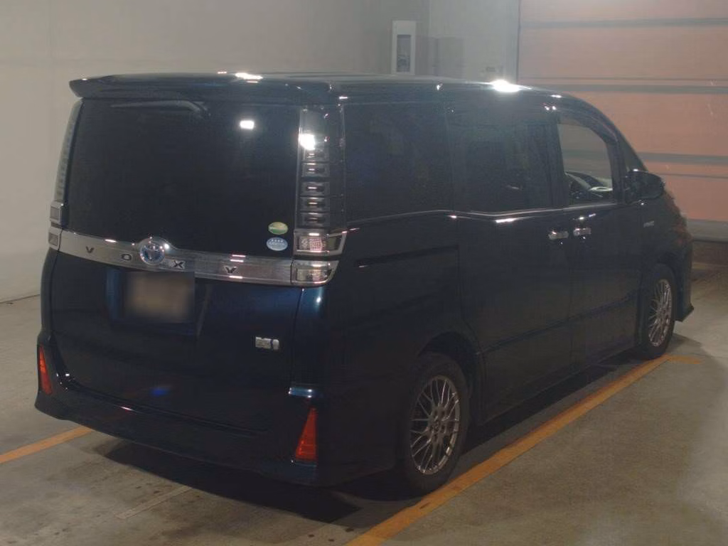 TOYOTA VOXY