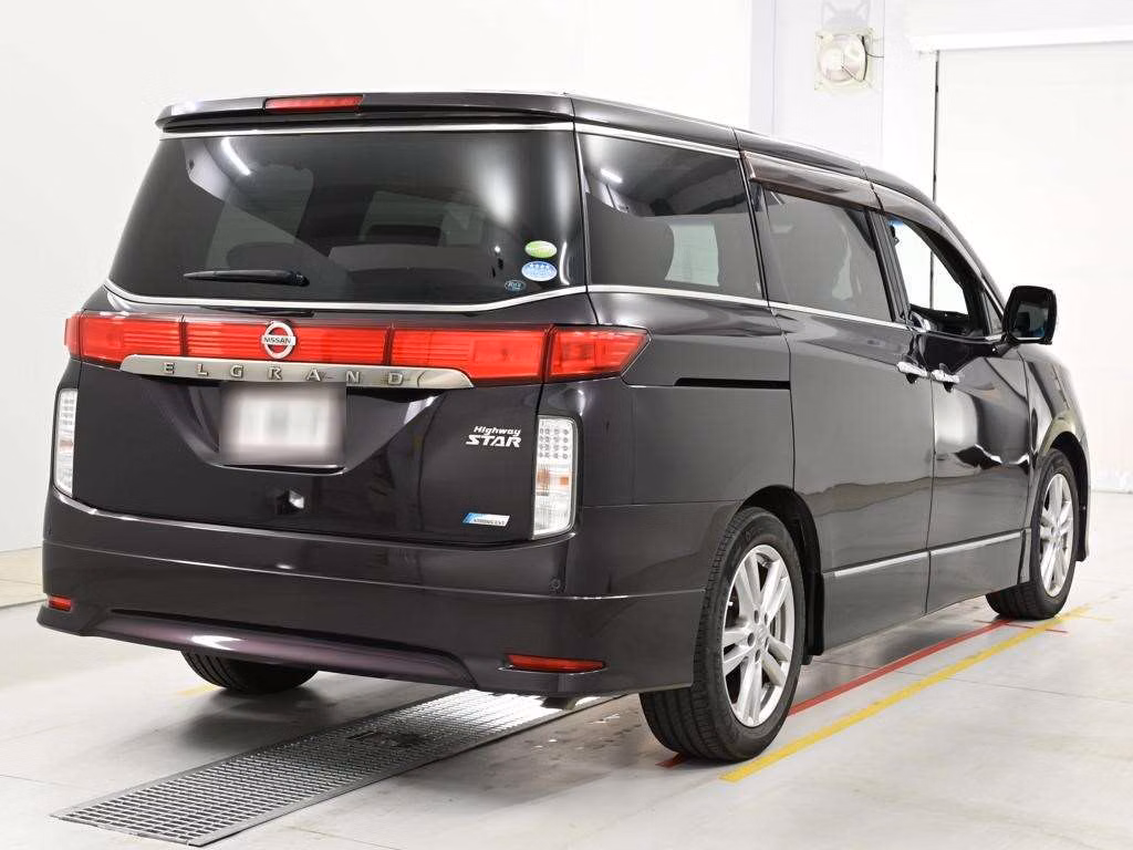 NISSAN ELGRAND
