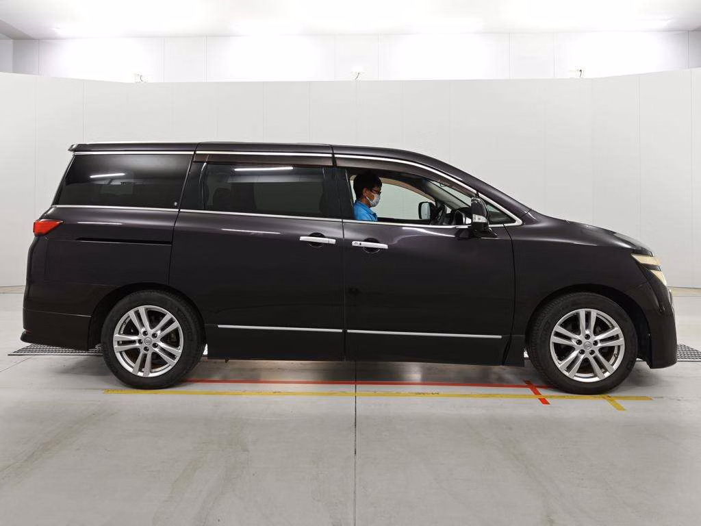 NISSAN ELGRAND