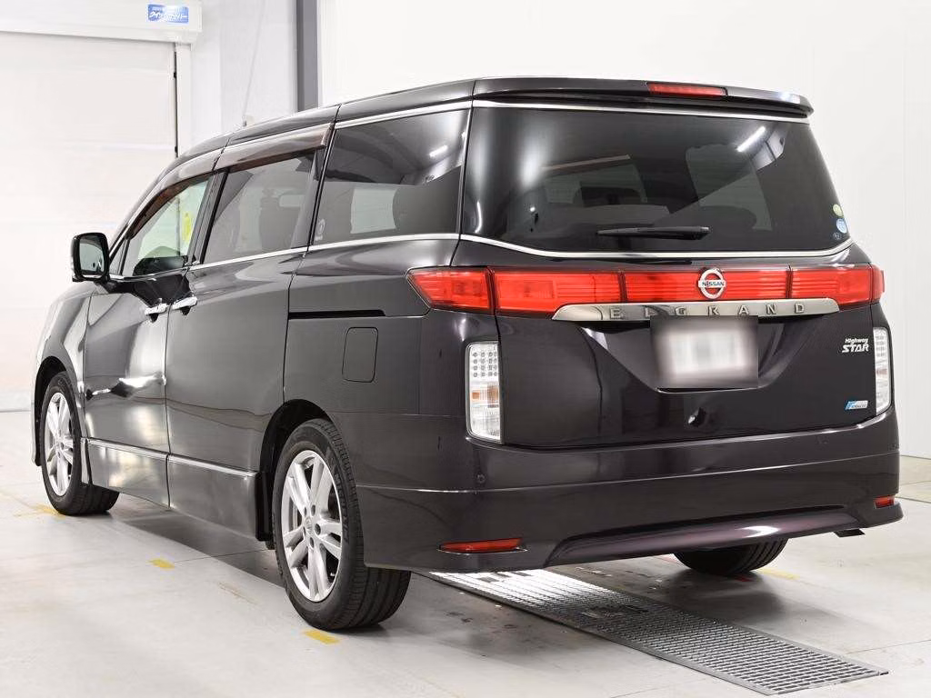 NISSAN ELGRAND