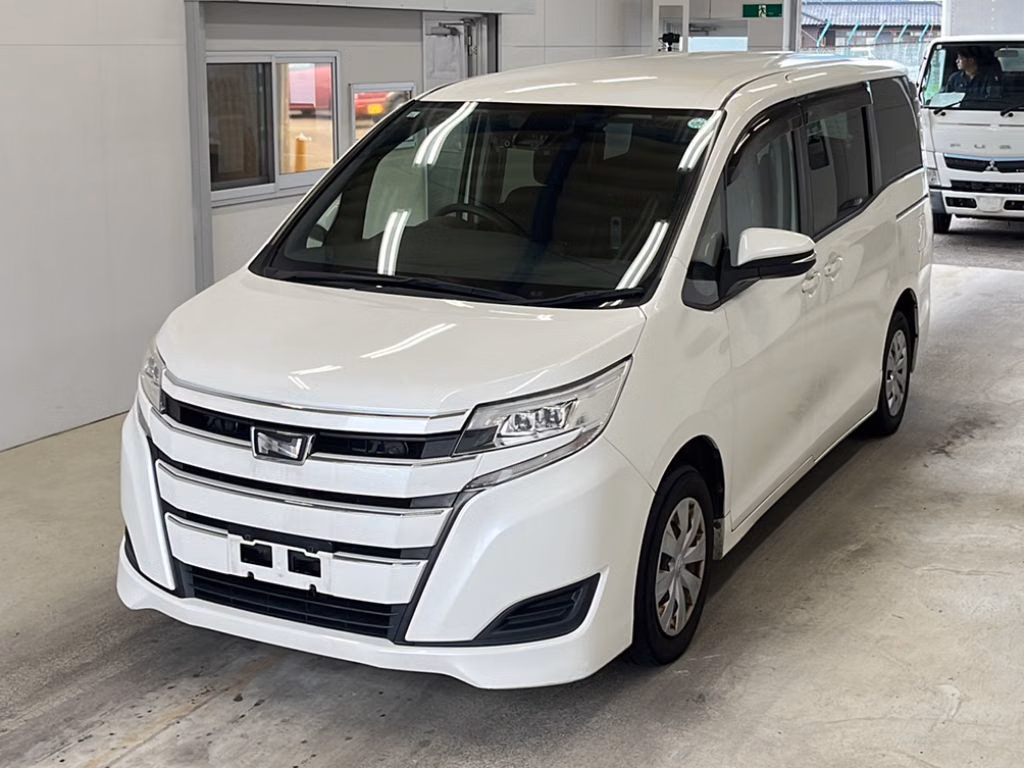 TOYOTA NOAH
