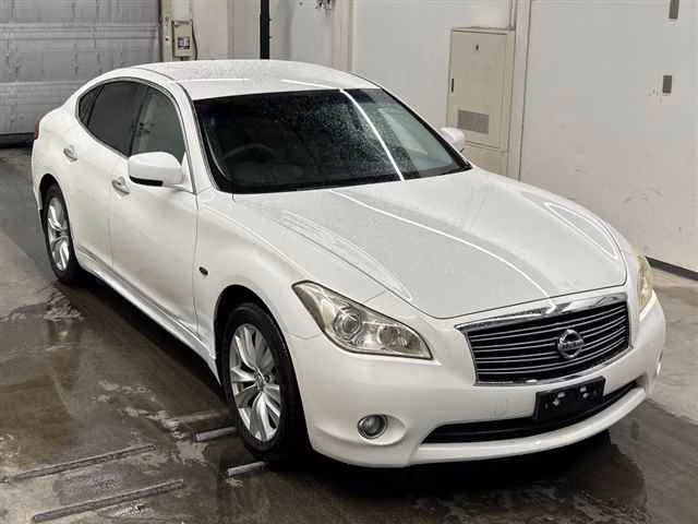 NISSAN FUGA
